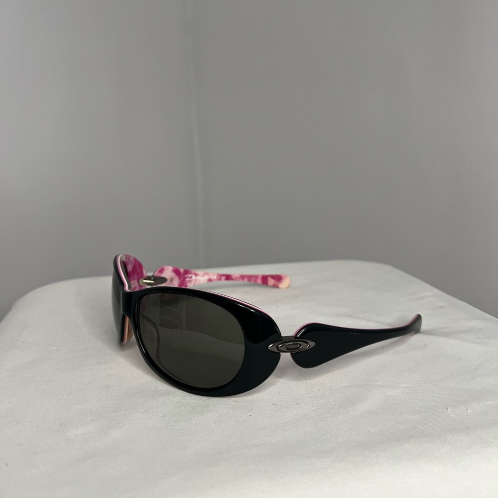 Oakley Dangerous Women’s Black and Pink Sunglasses- Breast Cancer Edition